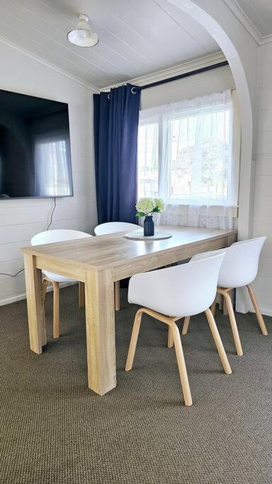 Cosy Lockwood In Town Villa Таупо Екстериор снимка