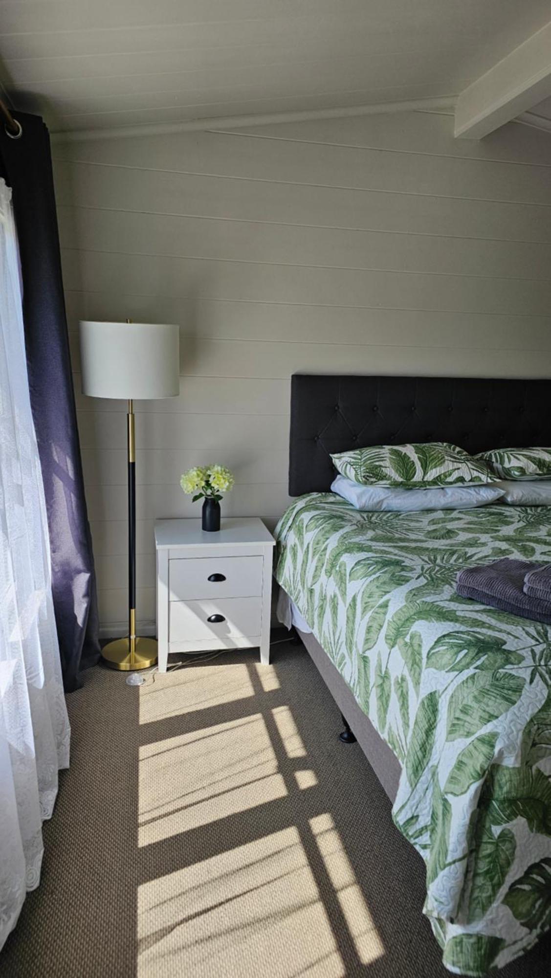 Cosy Lockwood In Town Villa Таупо Екстериор снимка